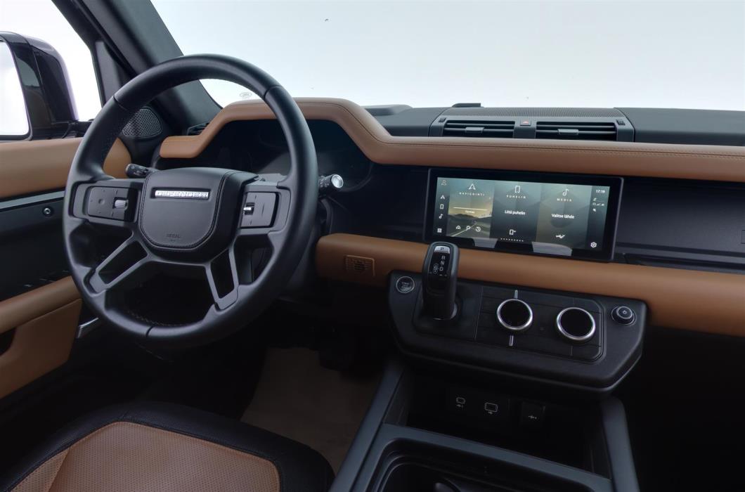 Land Rover Defender 2024