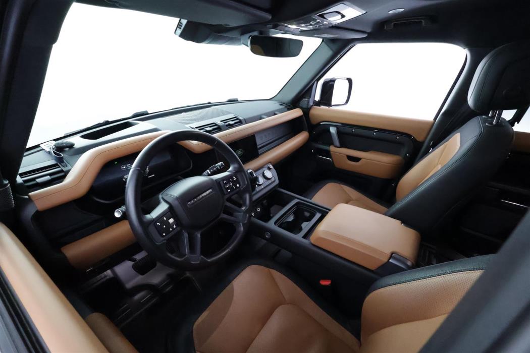 Land Rover Defender 2024