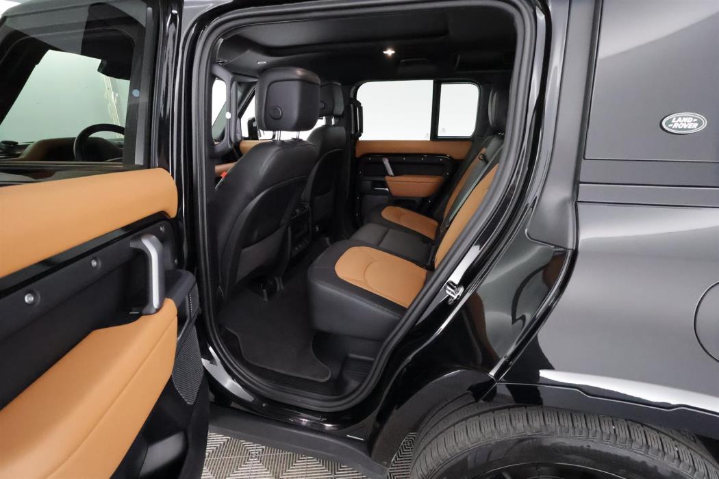 Land Rover Defender 2024