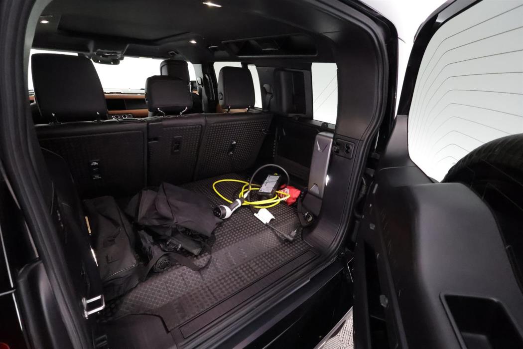 Land Rover Defender 2024
