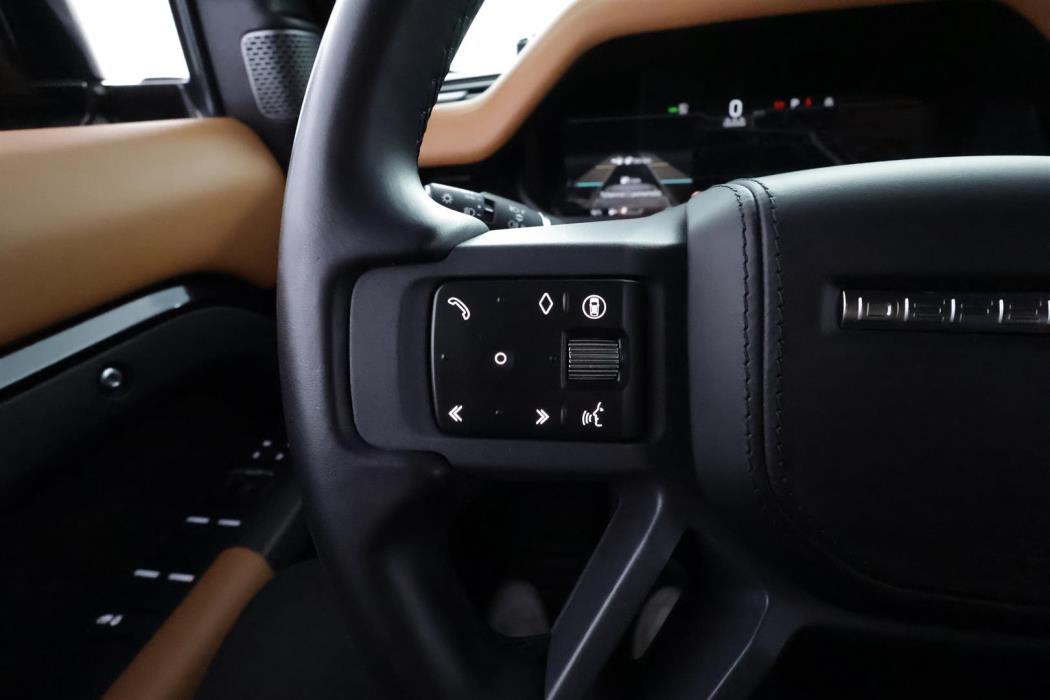 Land Rover Defender 2024