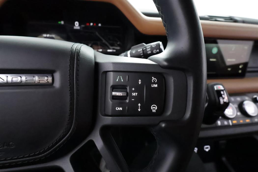 Land Rover Defender 2024