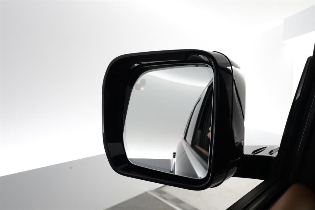 Land Rover Defender 2024
