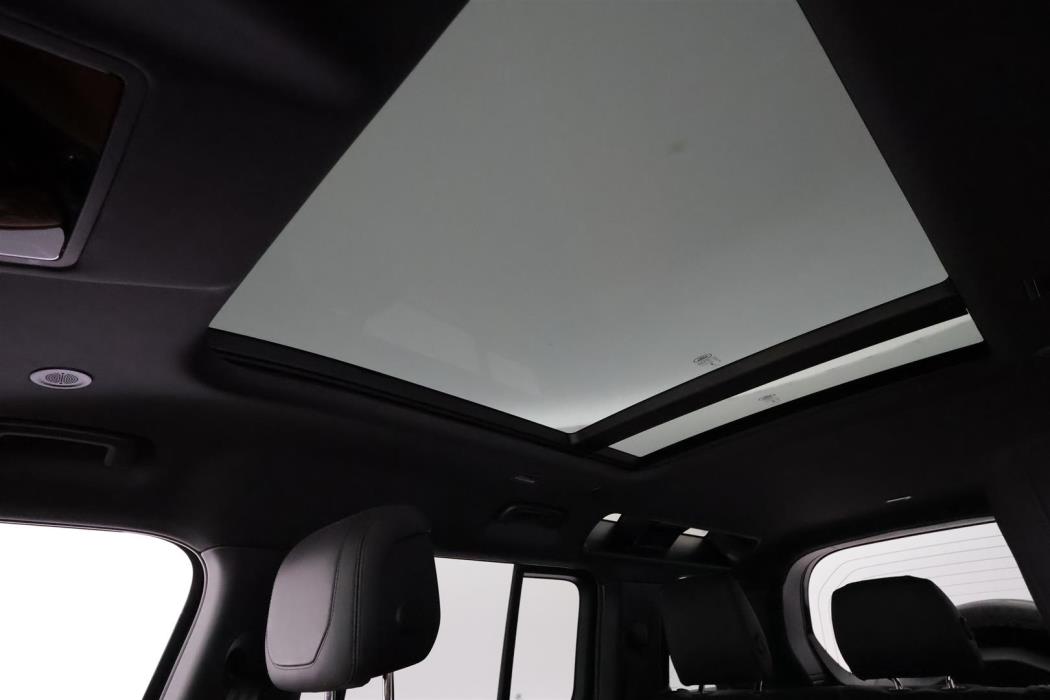 Land Rover Defender 2024
