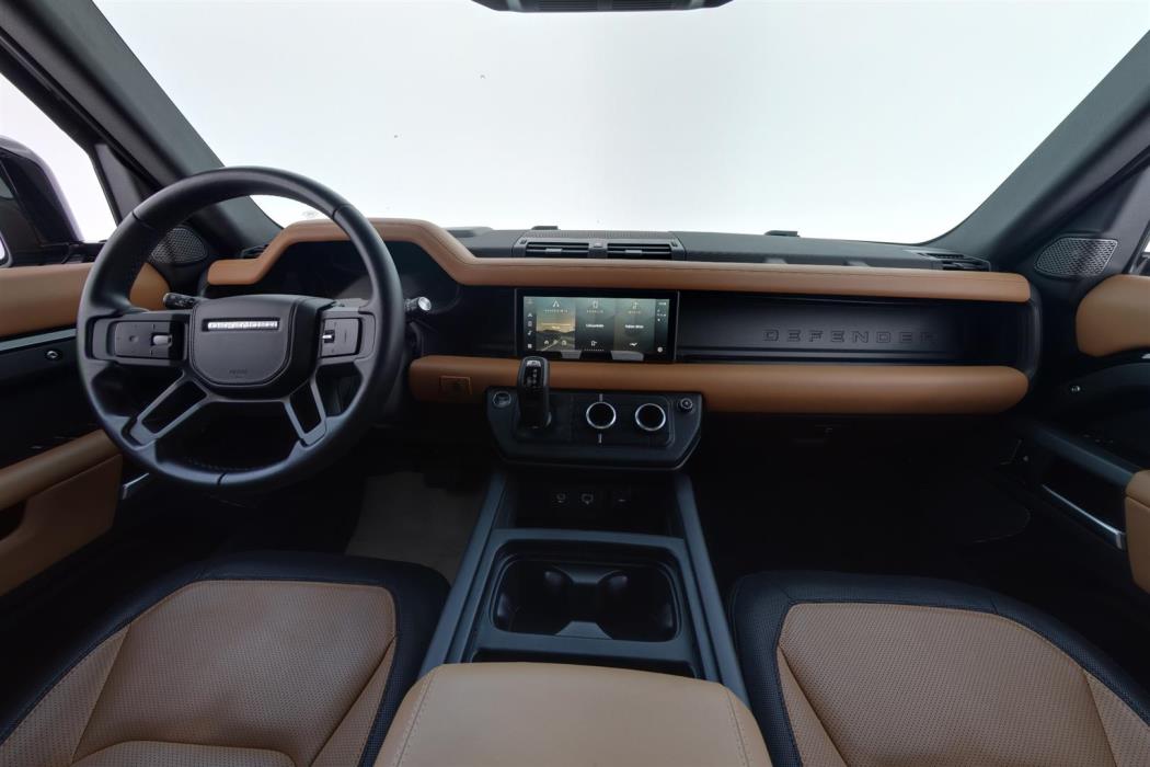 Land Rover Defender 2024