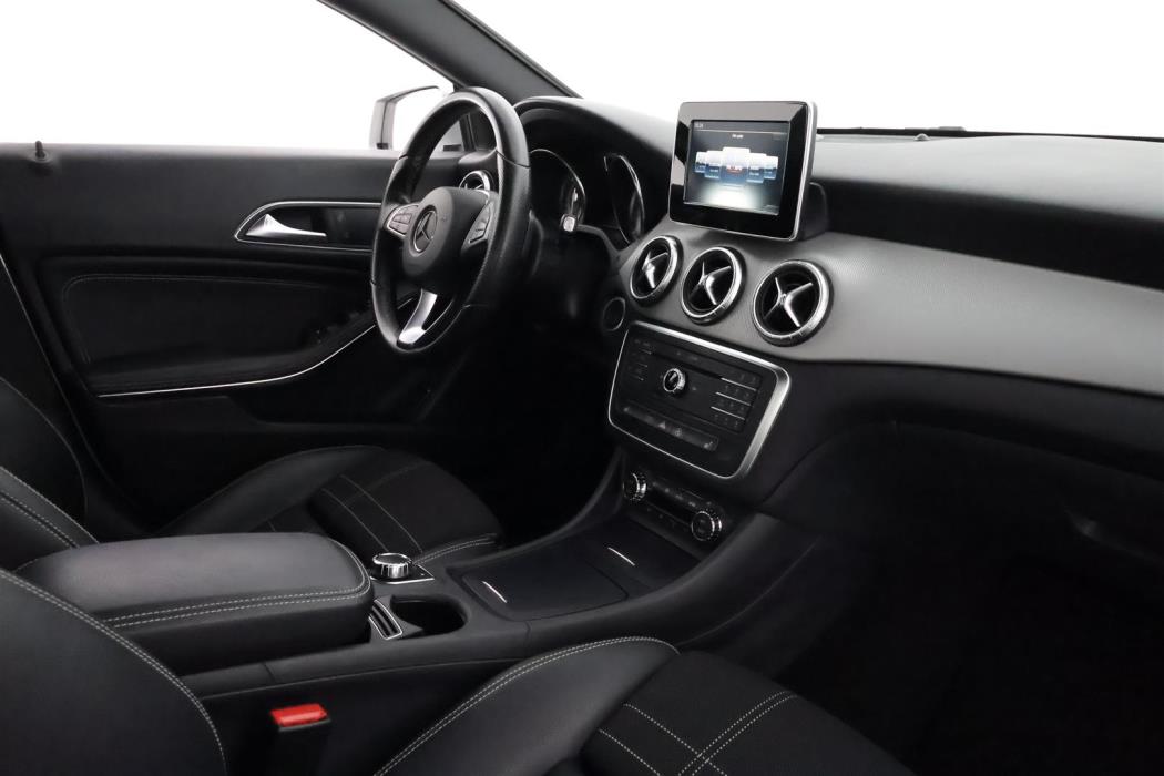 MERCEDES-BENZ CLA 2016