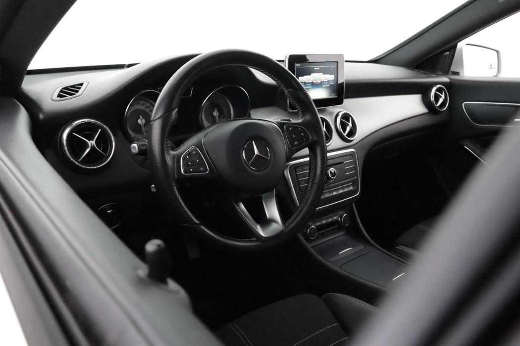 MERCEDES-BENZ CLA 2016