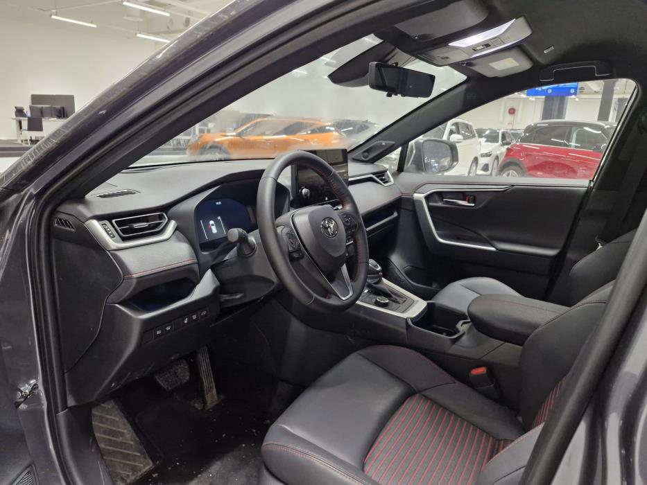 Toyota RAV4 Plug-in 2025