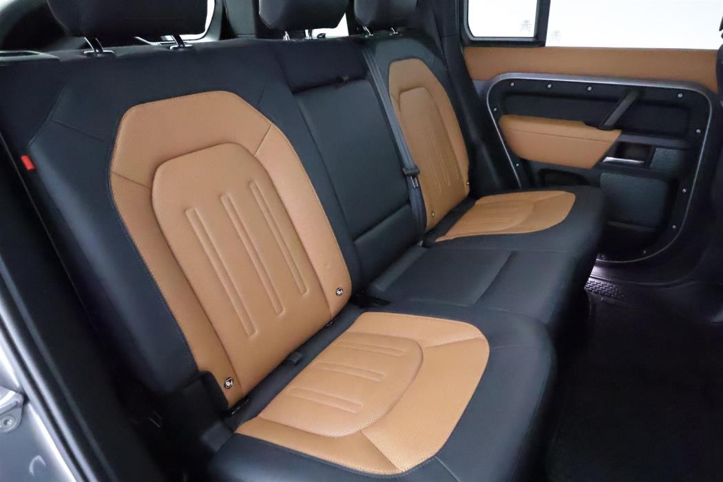 Land Rover Defender 2022