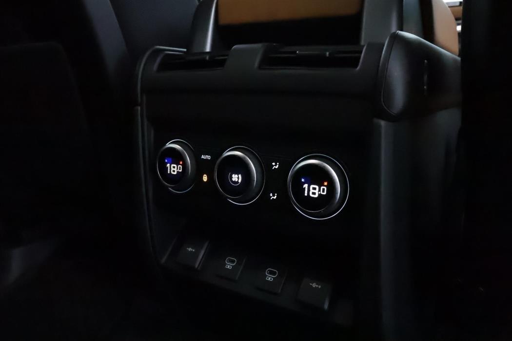 Land Rover Defender 2022