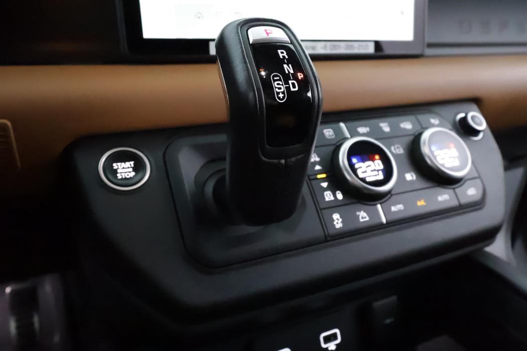 Land Rover Defender 2022