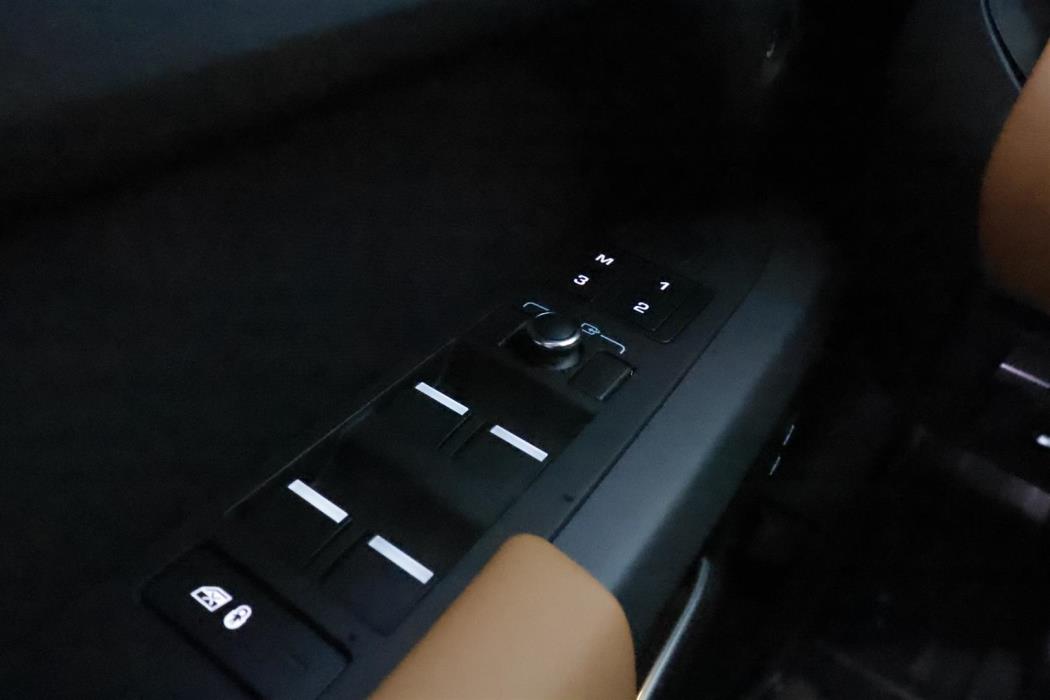 Land Rover Defender 2022