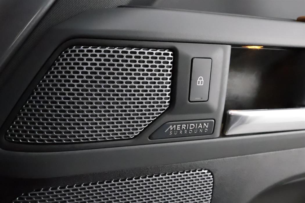 Land Rover Defender 2022