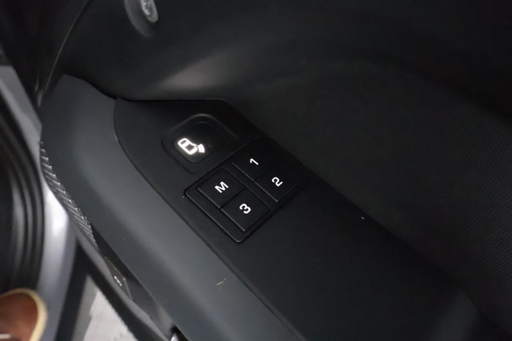 Land Rover Defender 2022