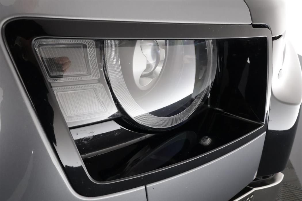 Land Rover Defender 2022