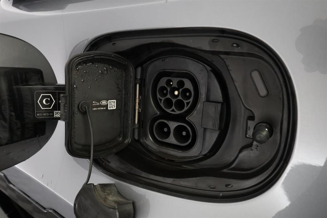 Land Rover Defender 2022