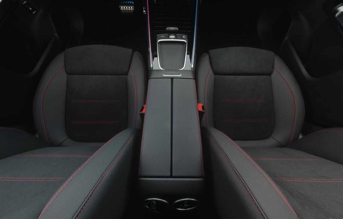 Mercedes-Benz EQB 2025
