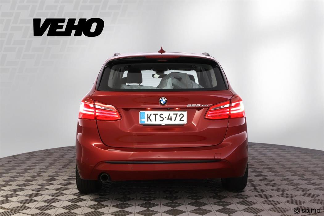 BMW 225 2016
