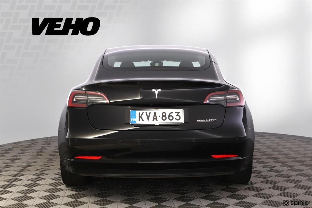 Tesla Model 3 2022
