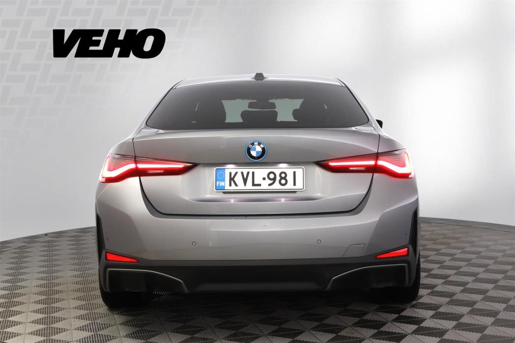BMW i4 2023