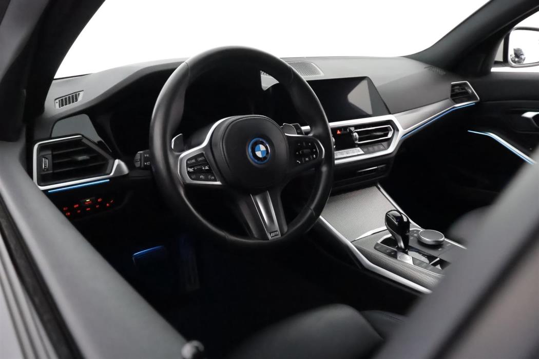 BMW 330 2022