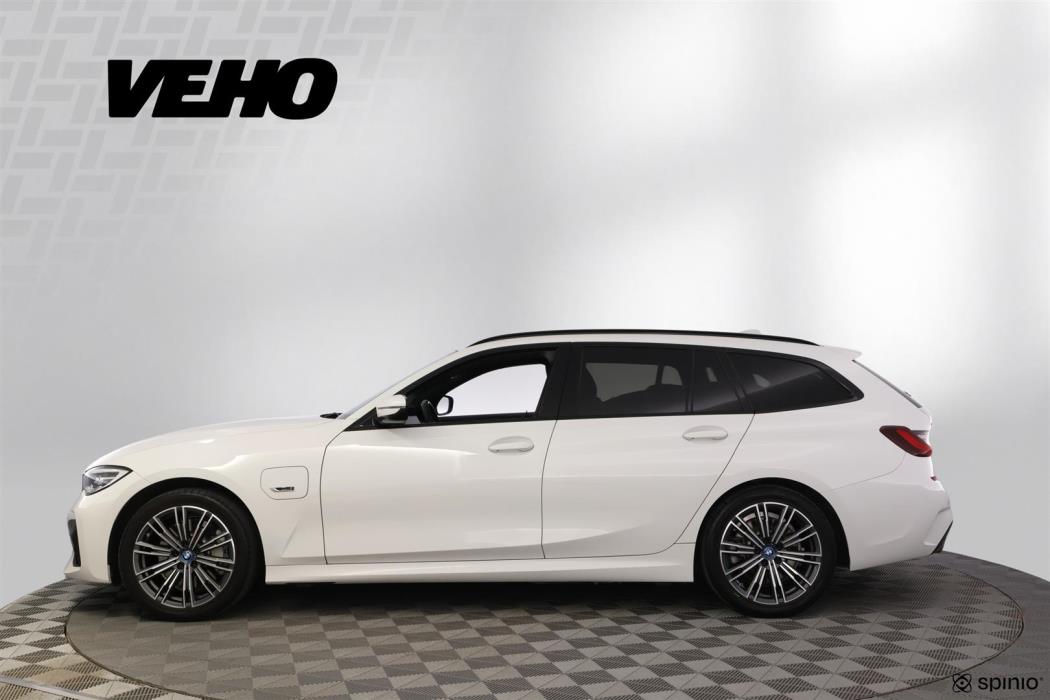 BMW 330 2022
