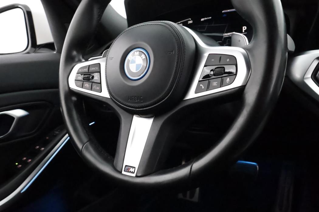 BMW 330 2022