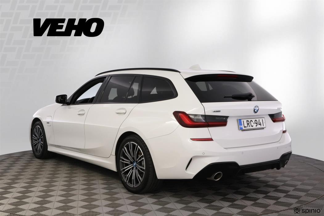 BMW 330 2022