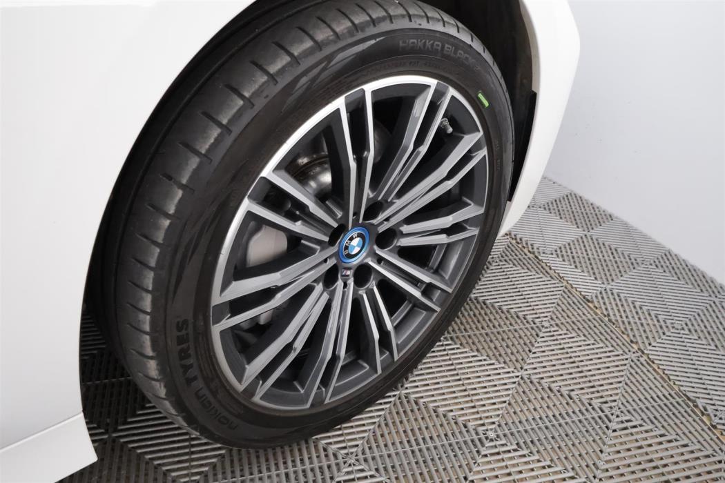 BMW 330 2022
