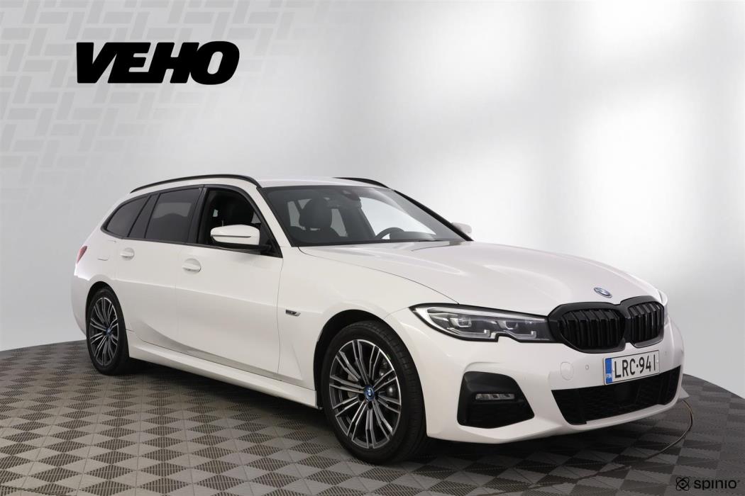 BMW 330 2022