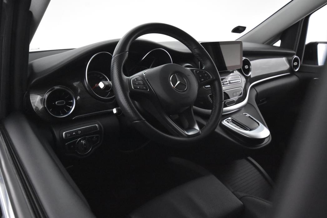 MERCEDES-BENZ V 2022