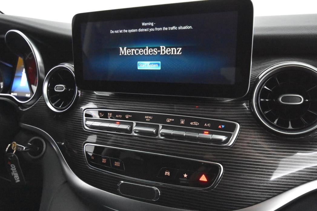 MERCEDES-BENZ V 2022