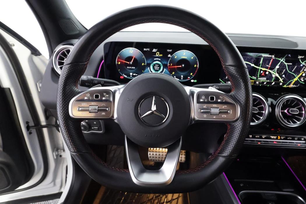MERCEDES-BENZ GLB 2023