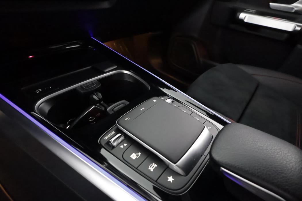 MERCEDES-BENZ GLB 2023