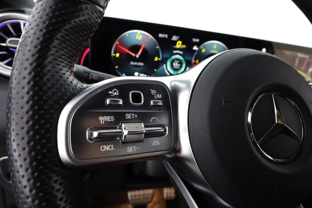MERCEDES-BENZ GLB 2023