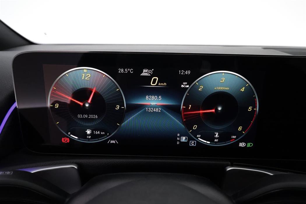 MERCEDES-BENZ GLB 2023