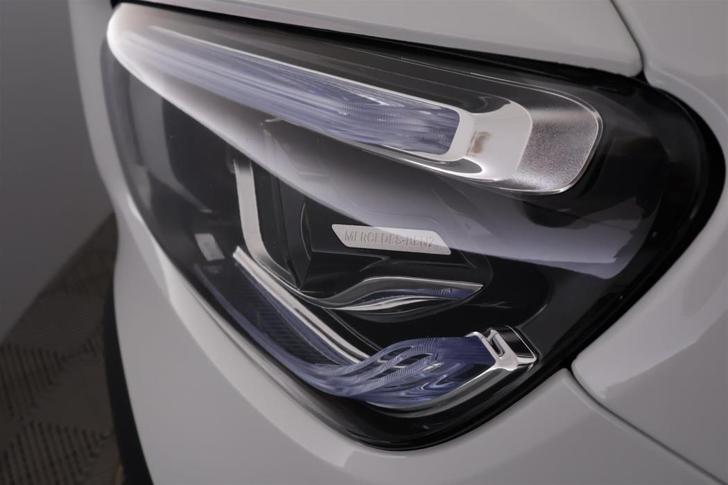 MERCEDES-BENZ GLB 2023