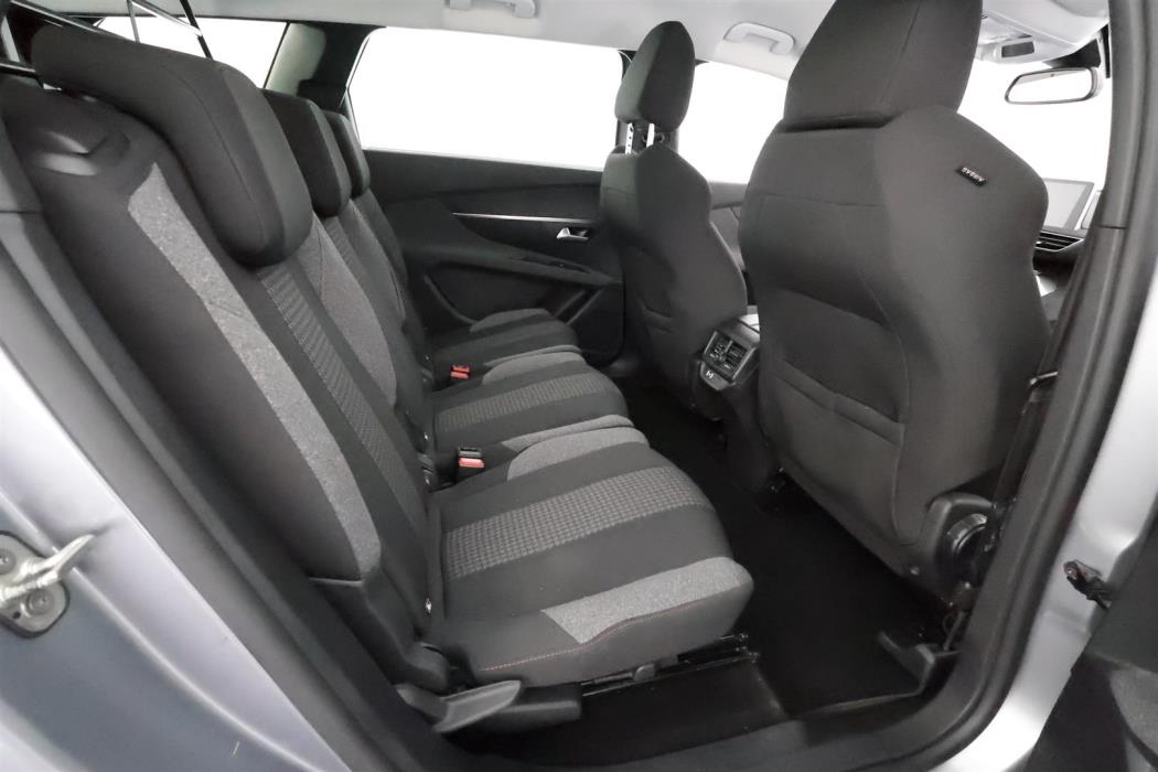 Peugeot 5008 2021
