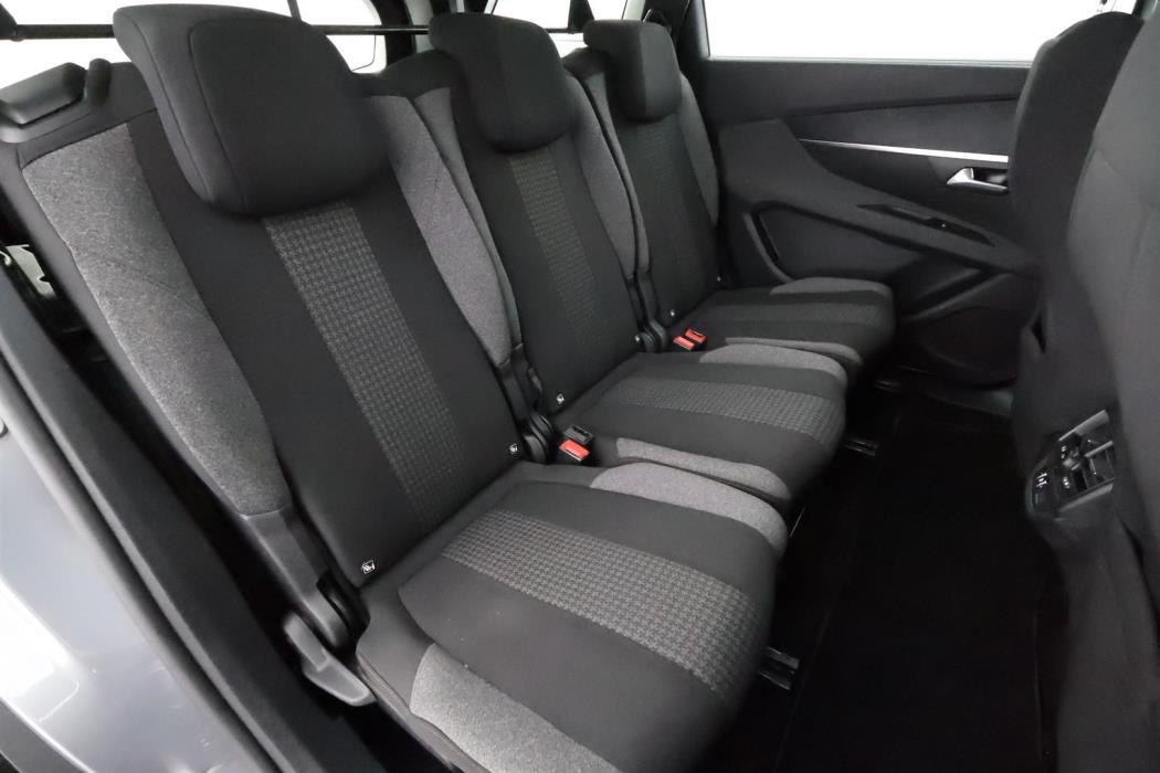 Peugeot 5008 2021