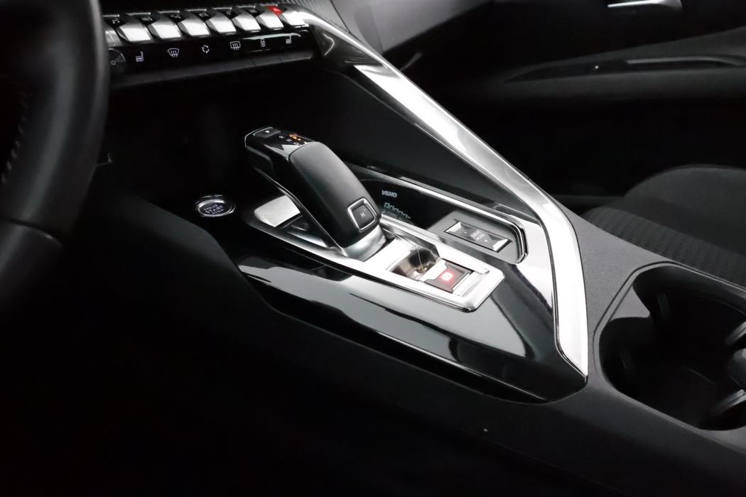 Peugeot 5008 2021