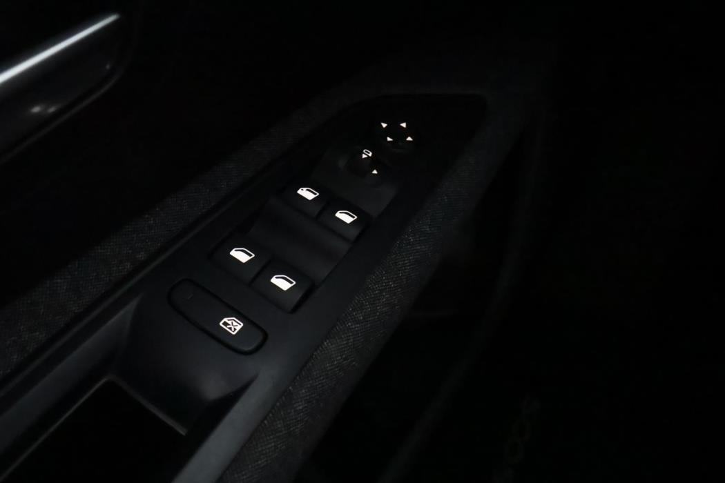 Peugeot 5008 2021