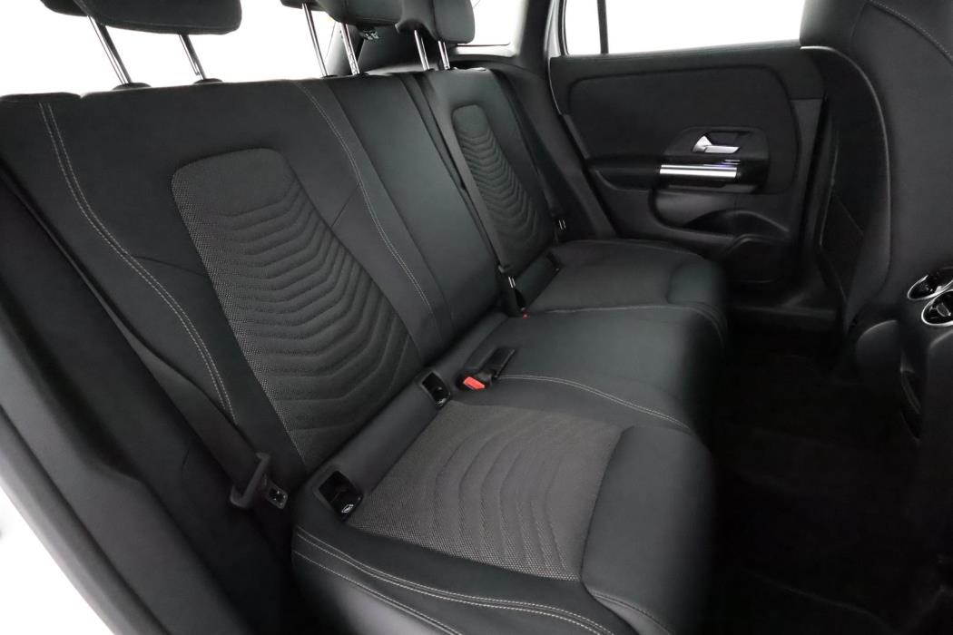 MERCEDES-BENZ GLA 2024