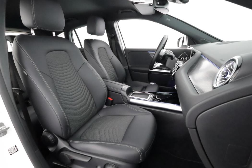 MERCEDES-BENZ GLA 2024