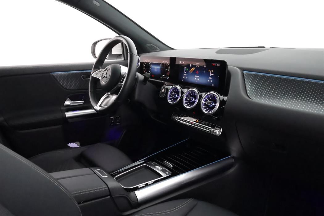 MERCEDES-BENZ GLA 2024