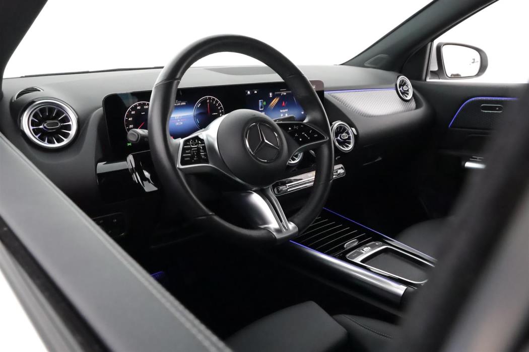 MERCEDES-BENZ GLA 2024