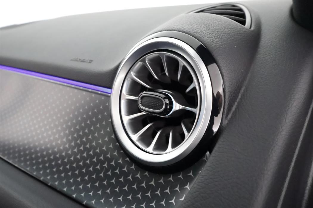 MERCEDES-BENZ GLA 2024