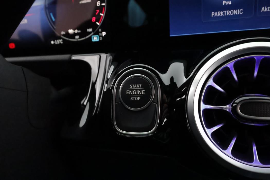 MERCEDES-BENZ GLA 2024