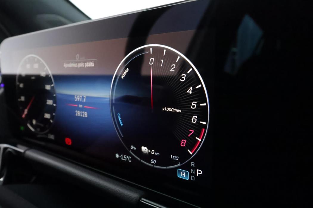 MERCEDES-BENZ GLA 2024