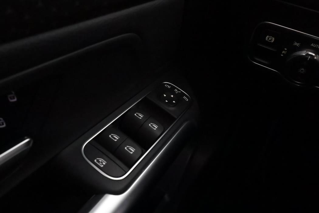 MERCEDES-BENZ GLA 2024