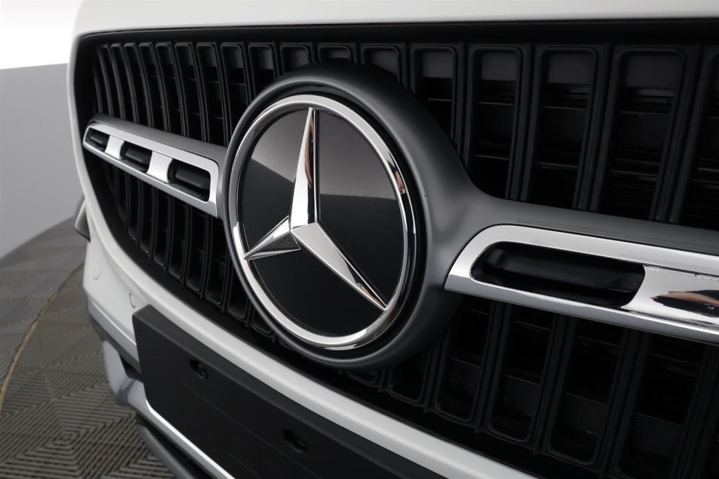 MERCEDES-BENZ GLA 2024